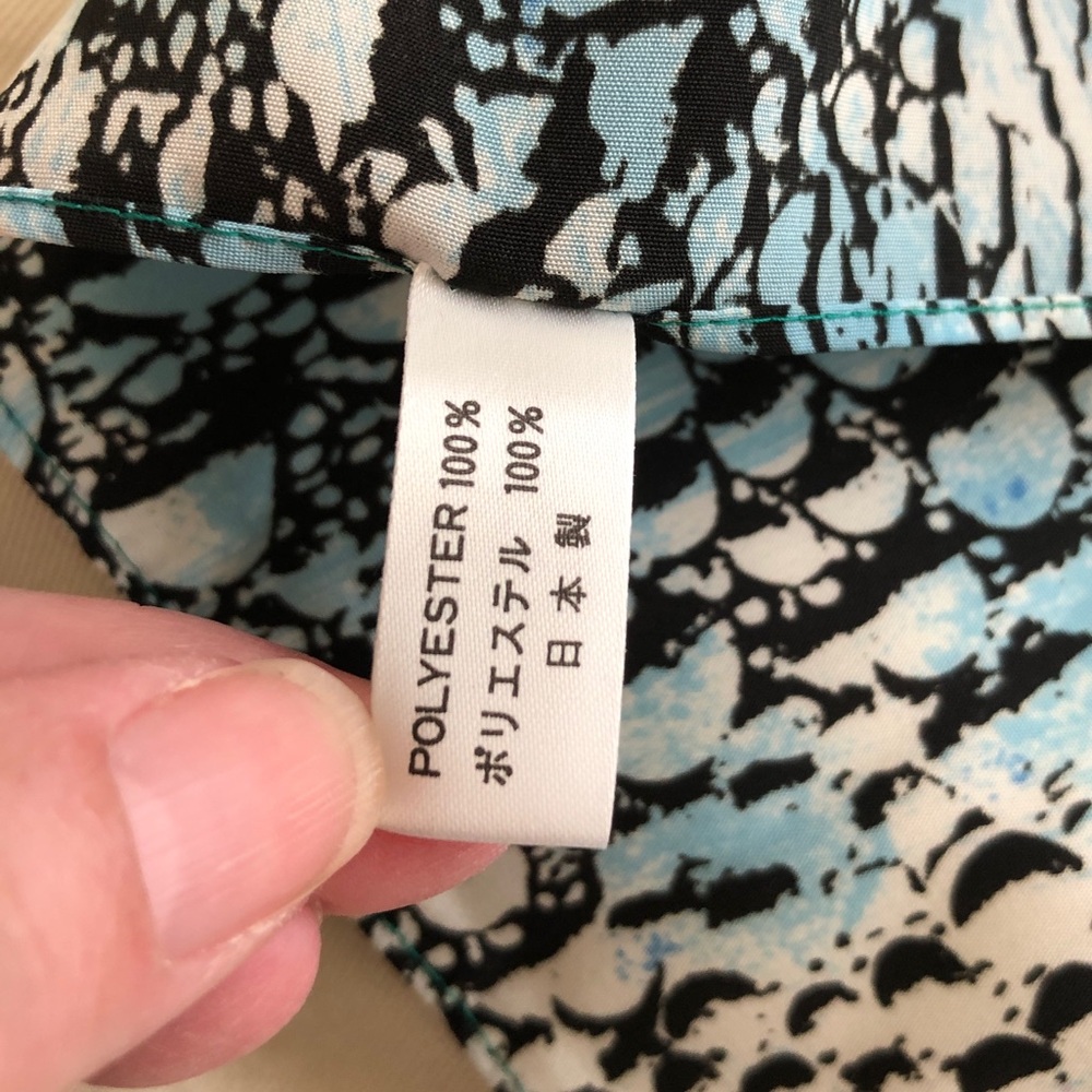 Sildoll Yukari Tamato Scarf 34” x 35.5” - Picture 7 of 7